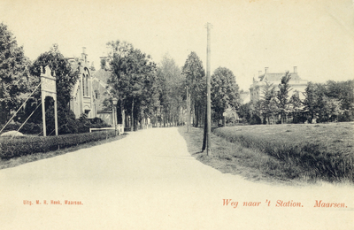 6646 Gezicht op de Kerkweg te Maarssen uit het westen.